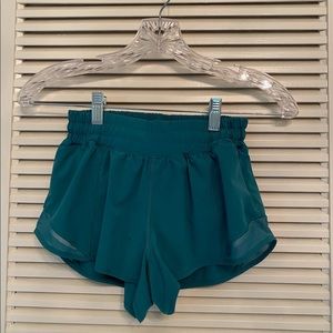 lululemon hotty hot shorts 2.5 inch seam. barely worn at all.